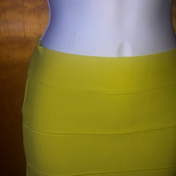 ✨(5 for $20)Light Green Body fitting Skirt✨ - Picture 6 of 6